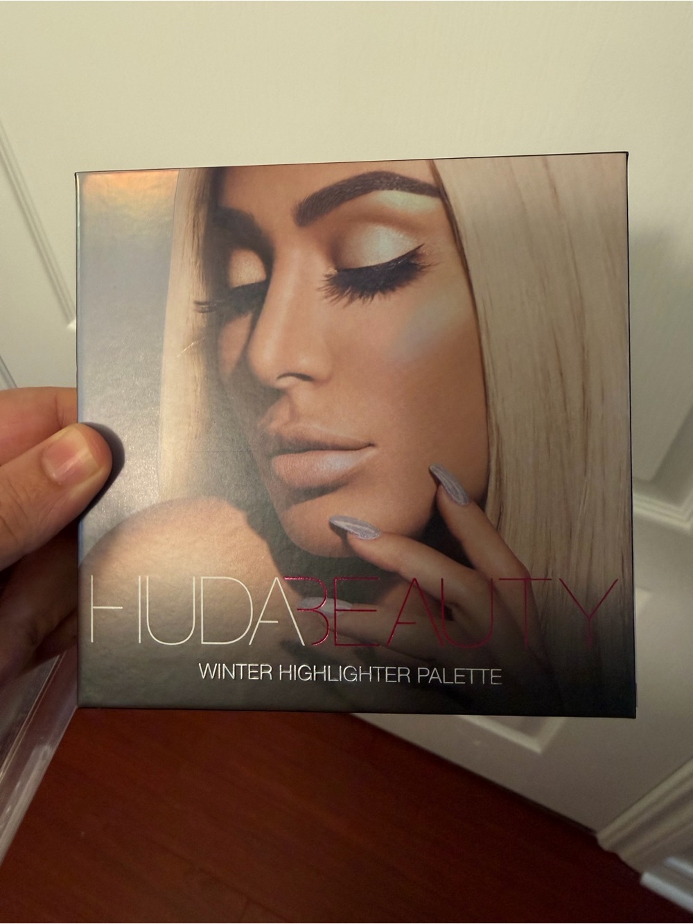 HUDA BEAUTY Winter Highlighter Palette — Champagne & Nude Shades